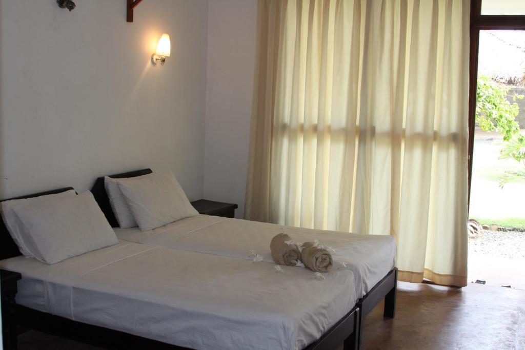 Ceylonica Beach Hotel Negombo Eksteriør bilde